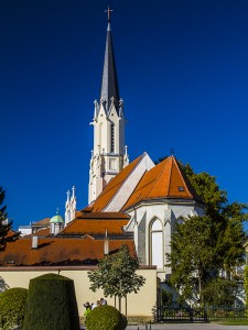 Die Hietzinger Kirche von Schönbrunn aus
